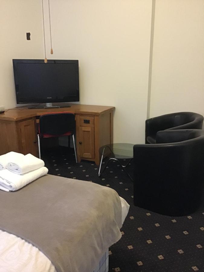 אילפורד Trevelyan Hotel מראה חיצוני תמונה