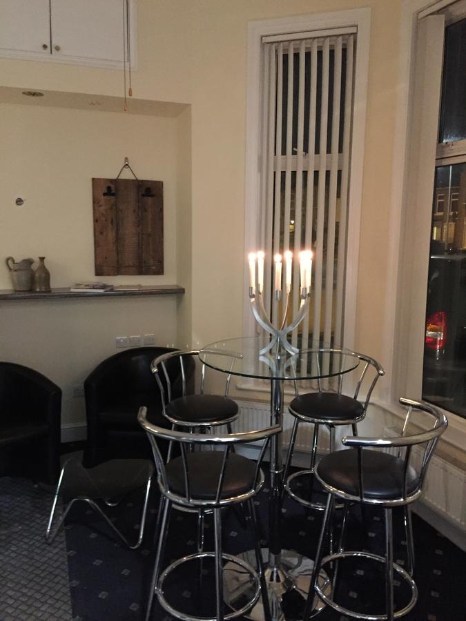 אילפורד Trevelyan Hotel מראה חיצוני תמונה