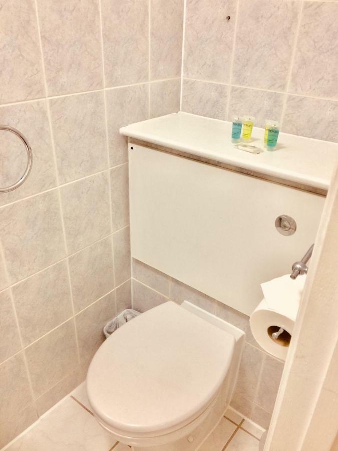אילפורד Trevelyan Hotel מראה חיצוני תמונה