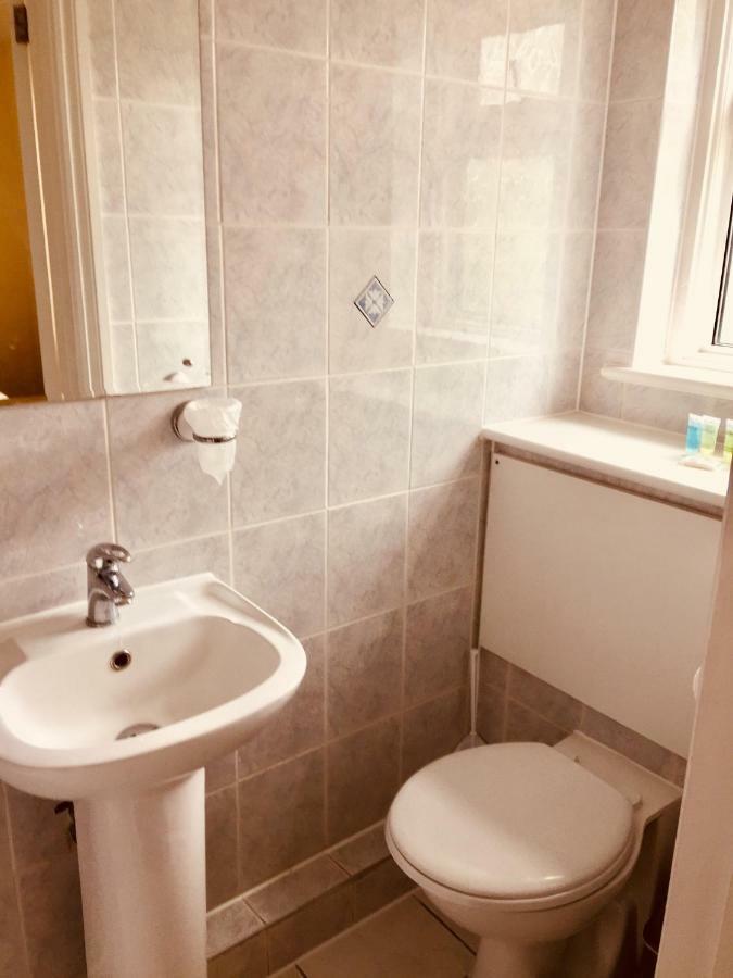 אילפורד Trevelyan Hotel מראה חיצוני תמונה