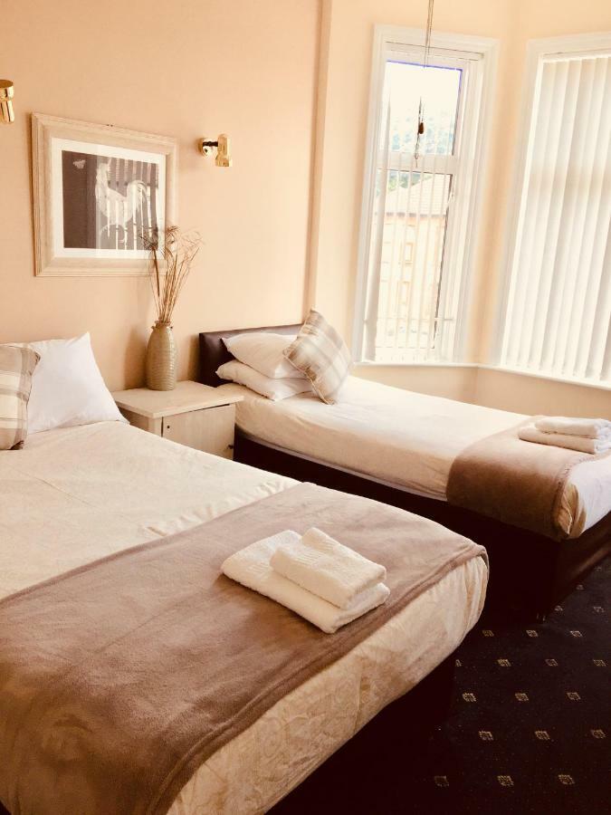 אילפורד Trevelyan Hotel מראה חיצוני תמונה